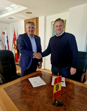 Podpis pogodbe župan Jurij Kern in direktor UB projekt
